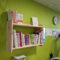 46/52 – Bois / Une mini bibliothèque pour la crèche
